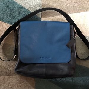 Coach unisex messenger bag like new f72108
